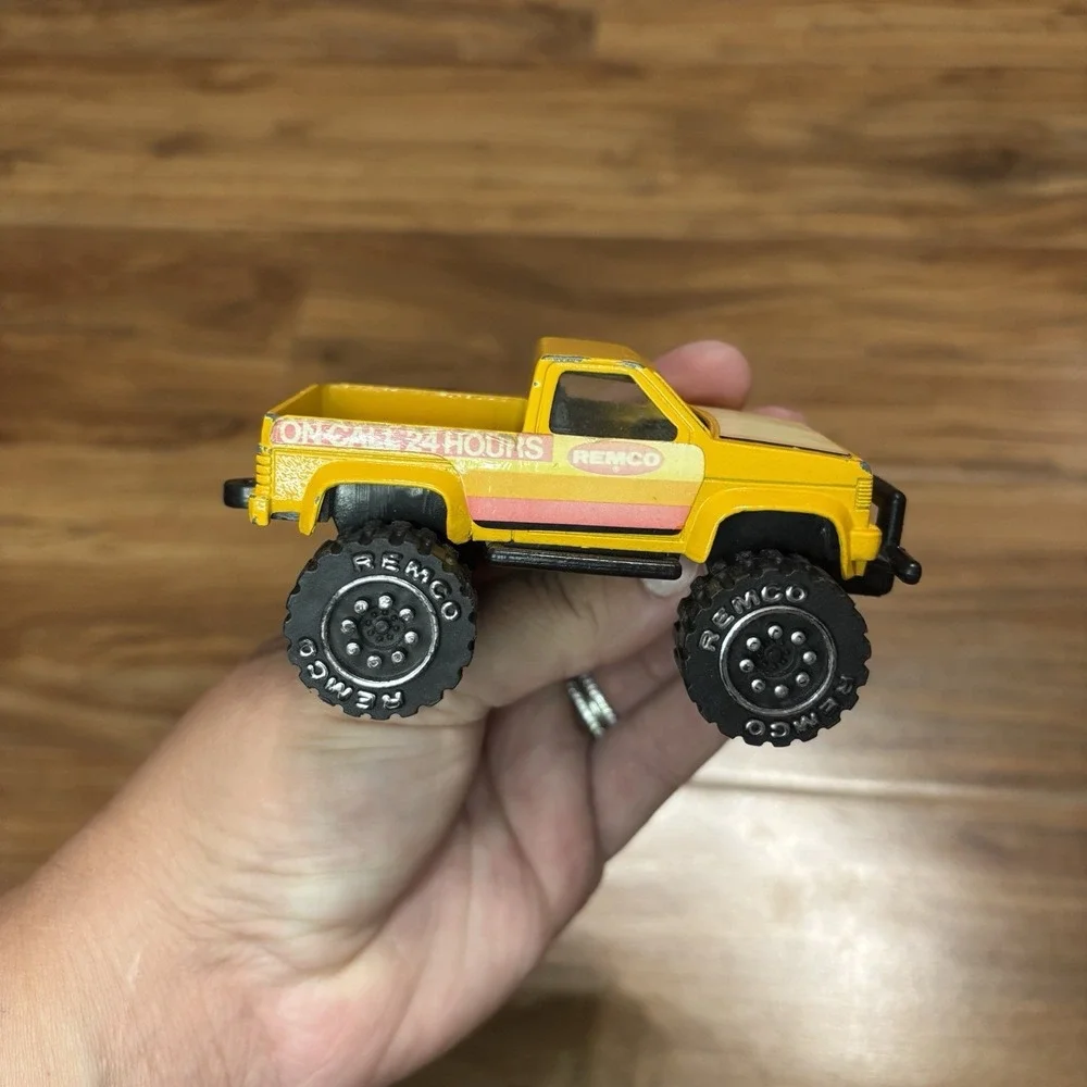 Vintage Remco Toys 1987 Yellow Open‎ Back Pick Up Truck Die Cast Model Car